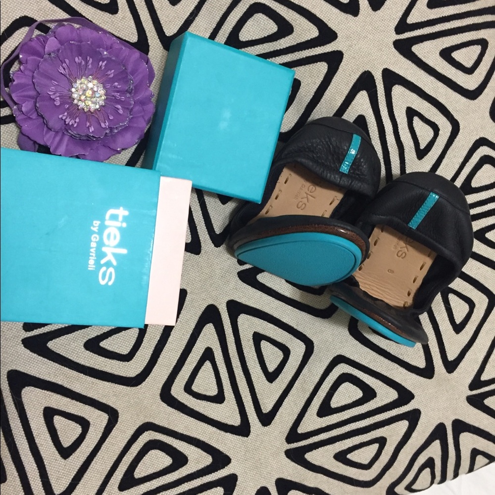 New tieks size 8 mate black